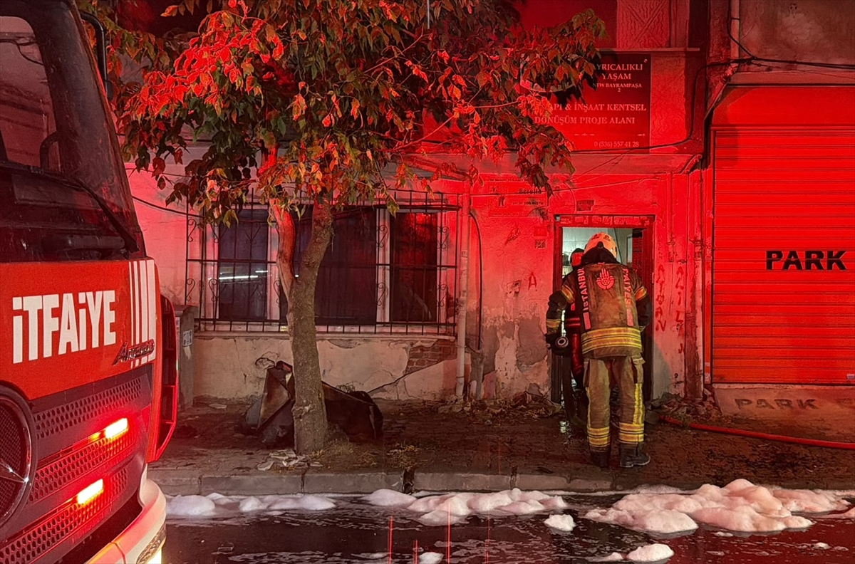 Bayrampaşa’da korkutan yangın: Alevler bitişikteki apartmana sıçradı