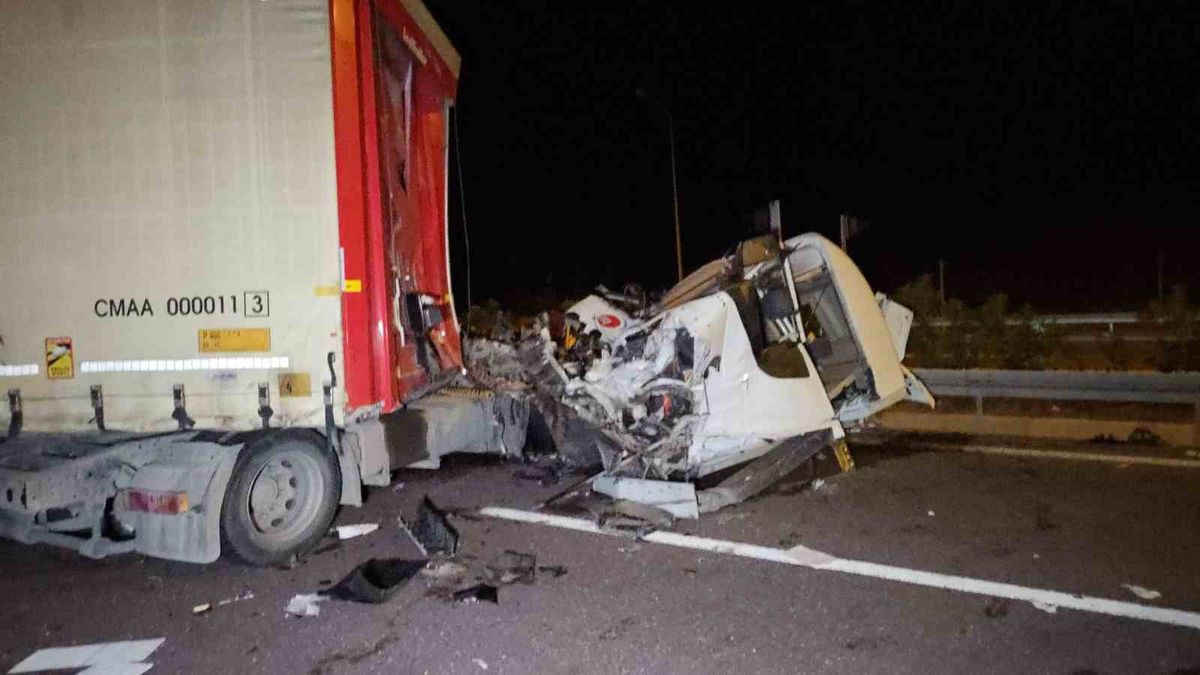 Orhangazi’de 3 araç birbirine girdi: 1 ölü, 7 yaralı
