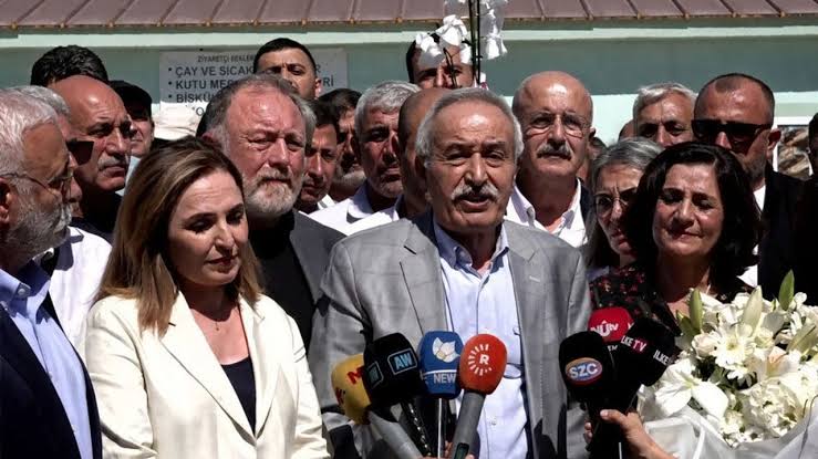 Selçuk Mızraklı’dan tahliye sonrası açıklama: “Demokrasinin, özgürlüğün kapısı aralanıyor”