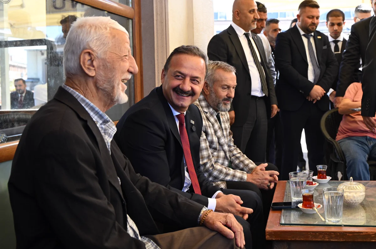 Yavuz Ağıralioğlu Kırıkkale'de esnafla buluştu