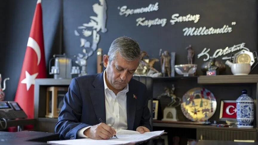Özgür Özel’den ev kadınlarına emeklilik vaadi: Sigortayı devlet karşılayacak