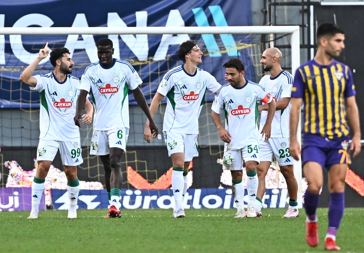 Çaykur Rizespor deplasmanda tarihi seri yakaladı: 2-0
