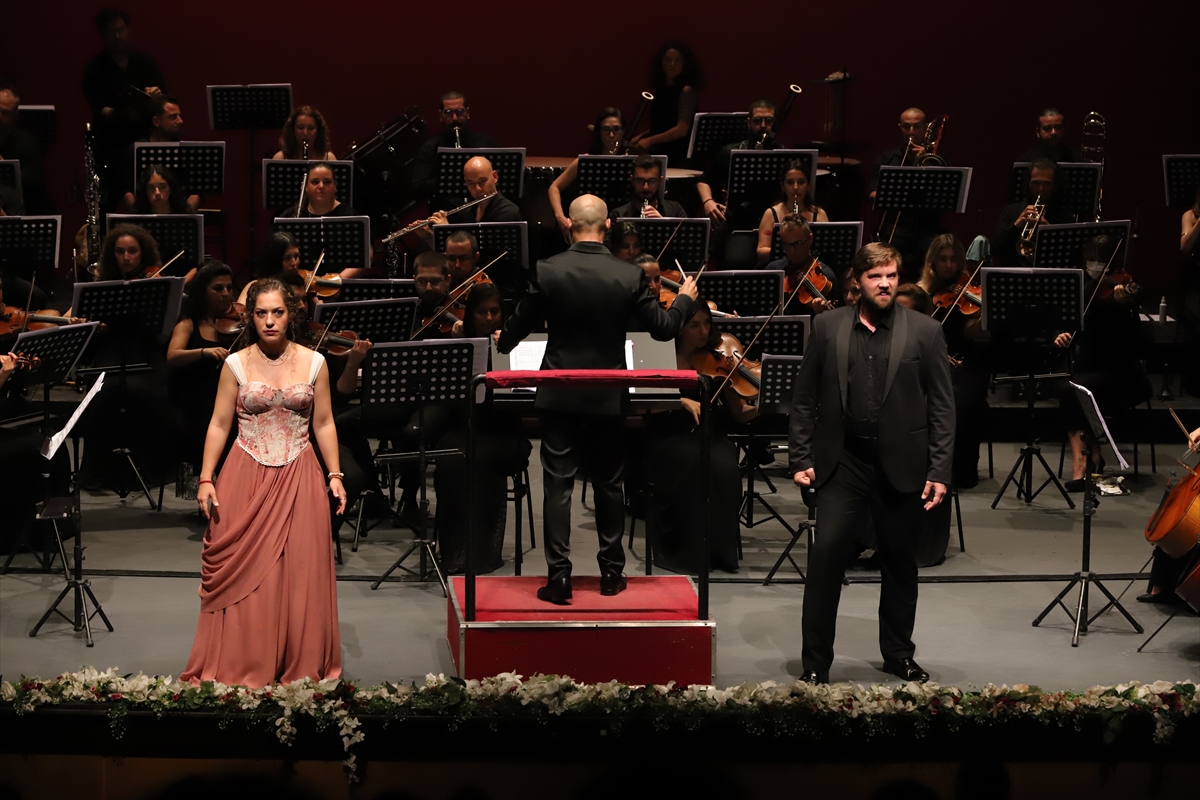 Samsun'da "Gala Konseri" sanatseverlerle buluştu