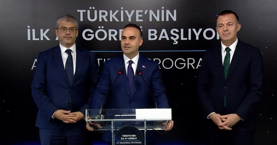 Bakan Kacır duyurdu! Türkiye'nin yerli Ay aracı 2027'de yola çıkıyor