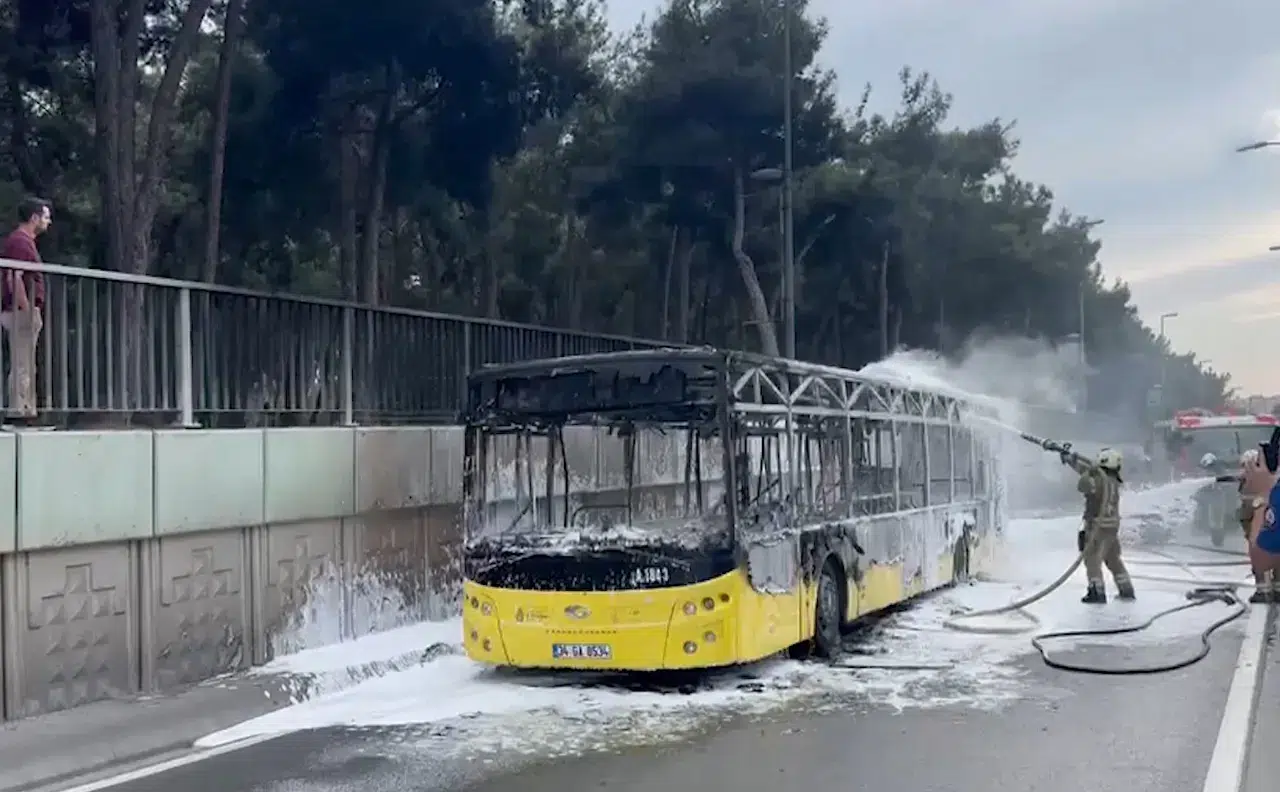 Bakırköy’de yolcu otobüsü alevlere teslim oldu!