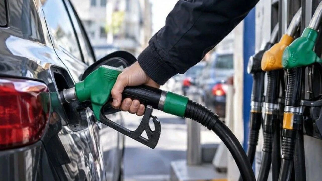 Motorinde 100 TL sınırı: 6,62 TL’lik zam pompaya yansıdı