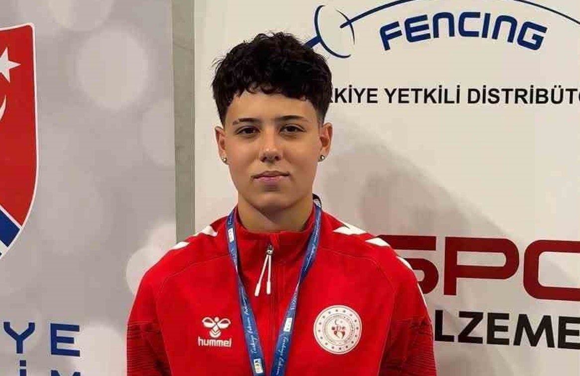 Ankara Eskrim Flöre Federasyon Kupası’nda Balıkesirli sporculardan 3 derece