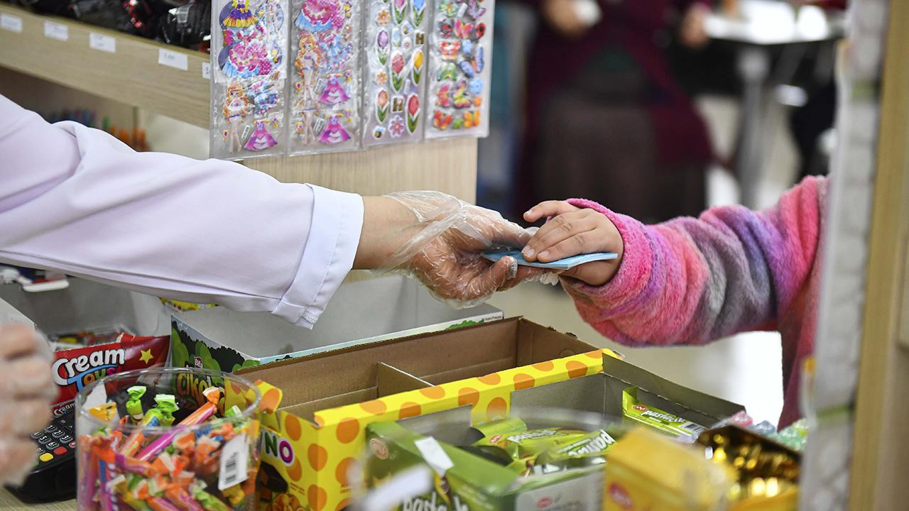 Öğrencilerin vazgeçilmezi kantin raflarından kalkıyor