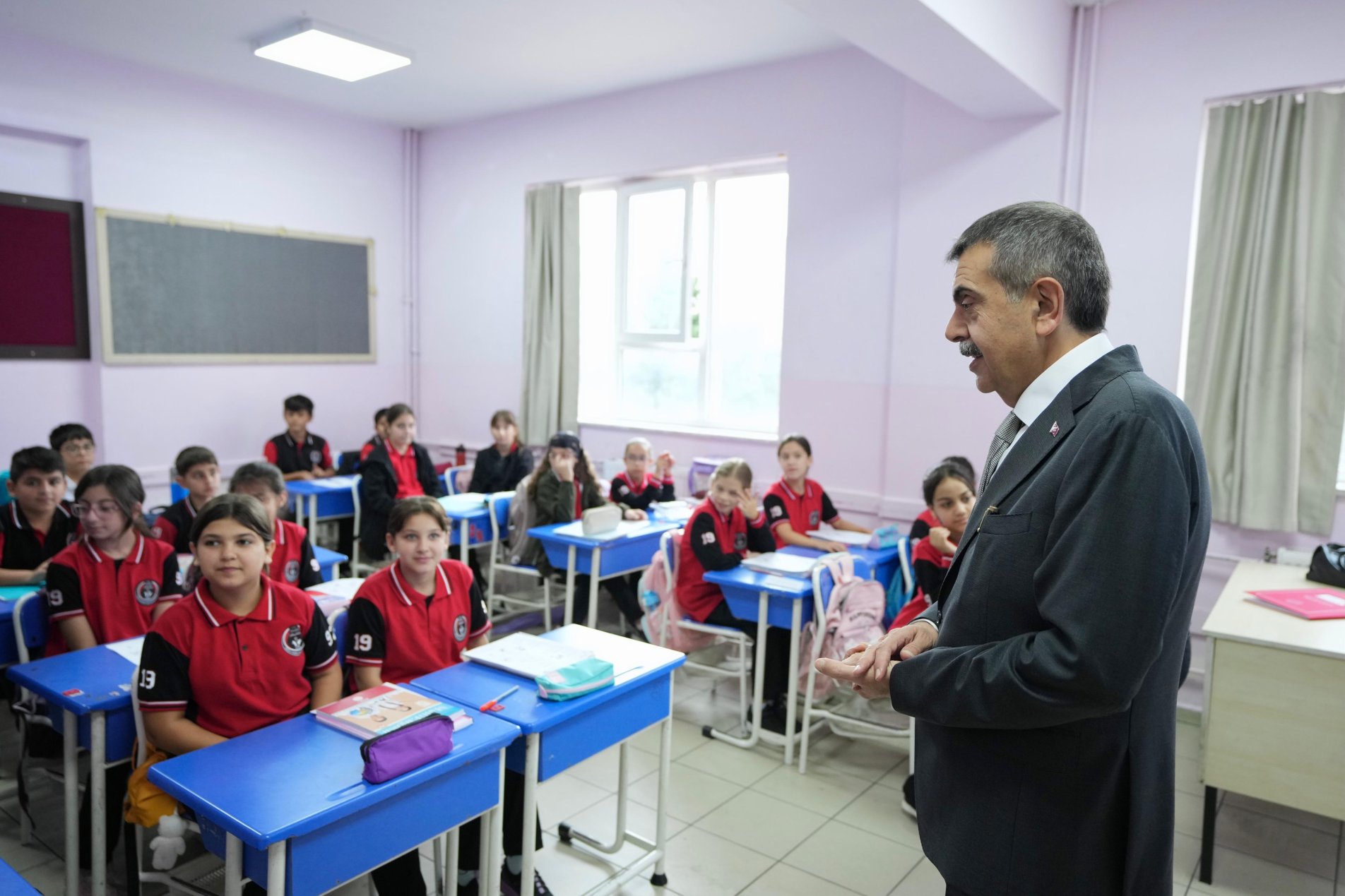 Bakan Tekin'den Yalova'da okul ziyareti ve taziye mesajı