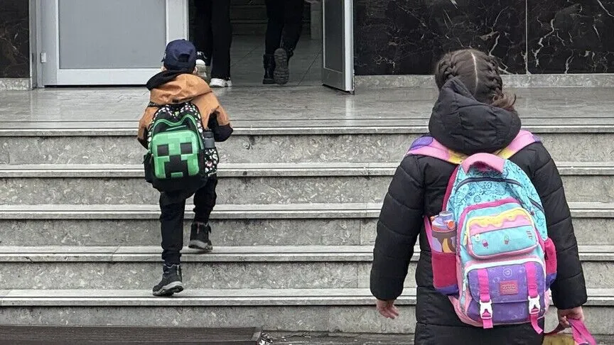 Okul çantası için önemli uyarı: Fazla yük çocukların duruşunu bozabilir