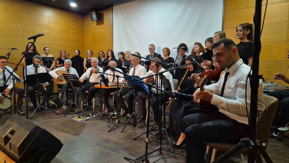 Tekirdağ'da 'sağlık çalışanları müzik topluluğu' ilk konserini verdi