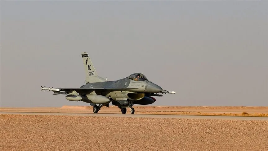 ABD’de F-16 eğitim uçağı düştü! Pilot son anda kurtuldu