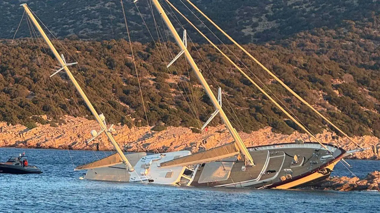 Karaada açıklarında korku dolu anlar: Gulet yan yattı