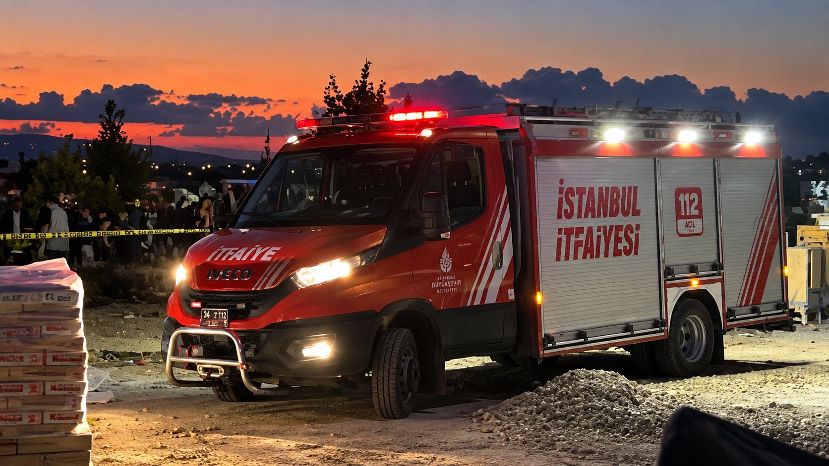 İstanbul’da inşaatta toprak kayması: 2 işçi göçük altında