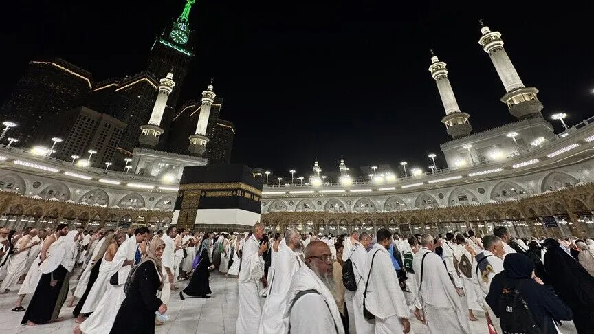 İstanbul'dan Mekke'ye otostopla umre yolculuğu