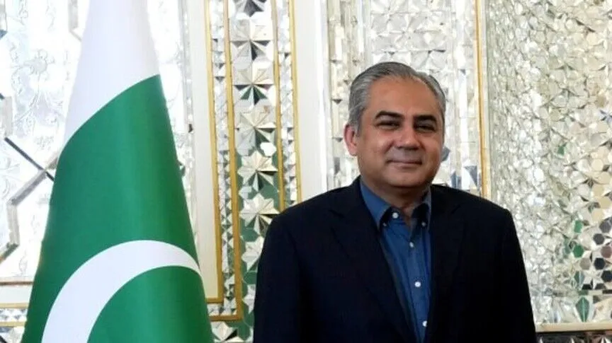 Pakistan İçişleri Bakanı Nakvi İran'a gitti