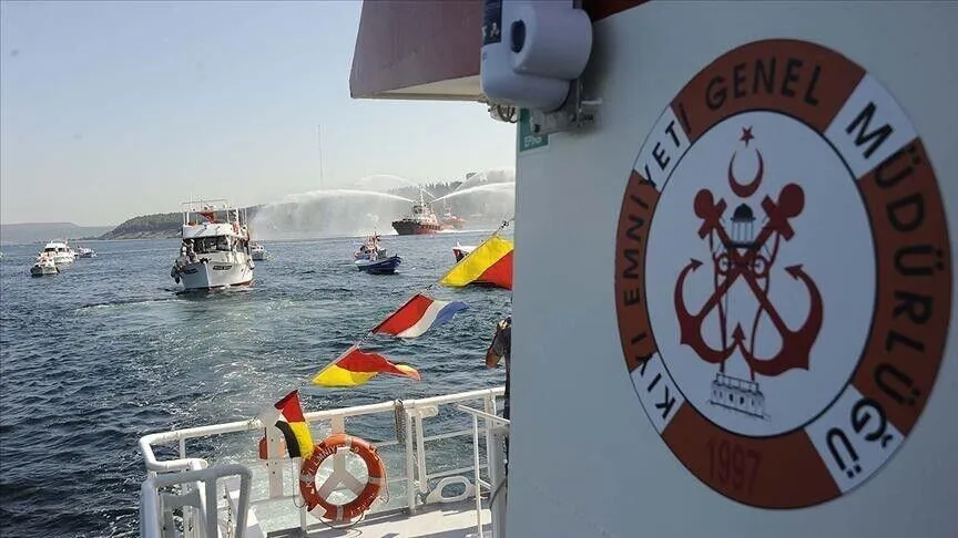 İstanbul açıklarında peş peşe arıza! 8 kişinin bulunduğu tekneler sürüklendi