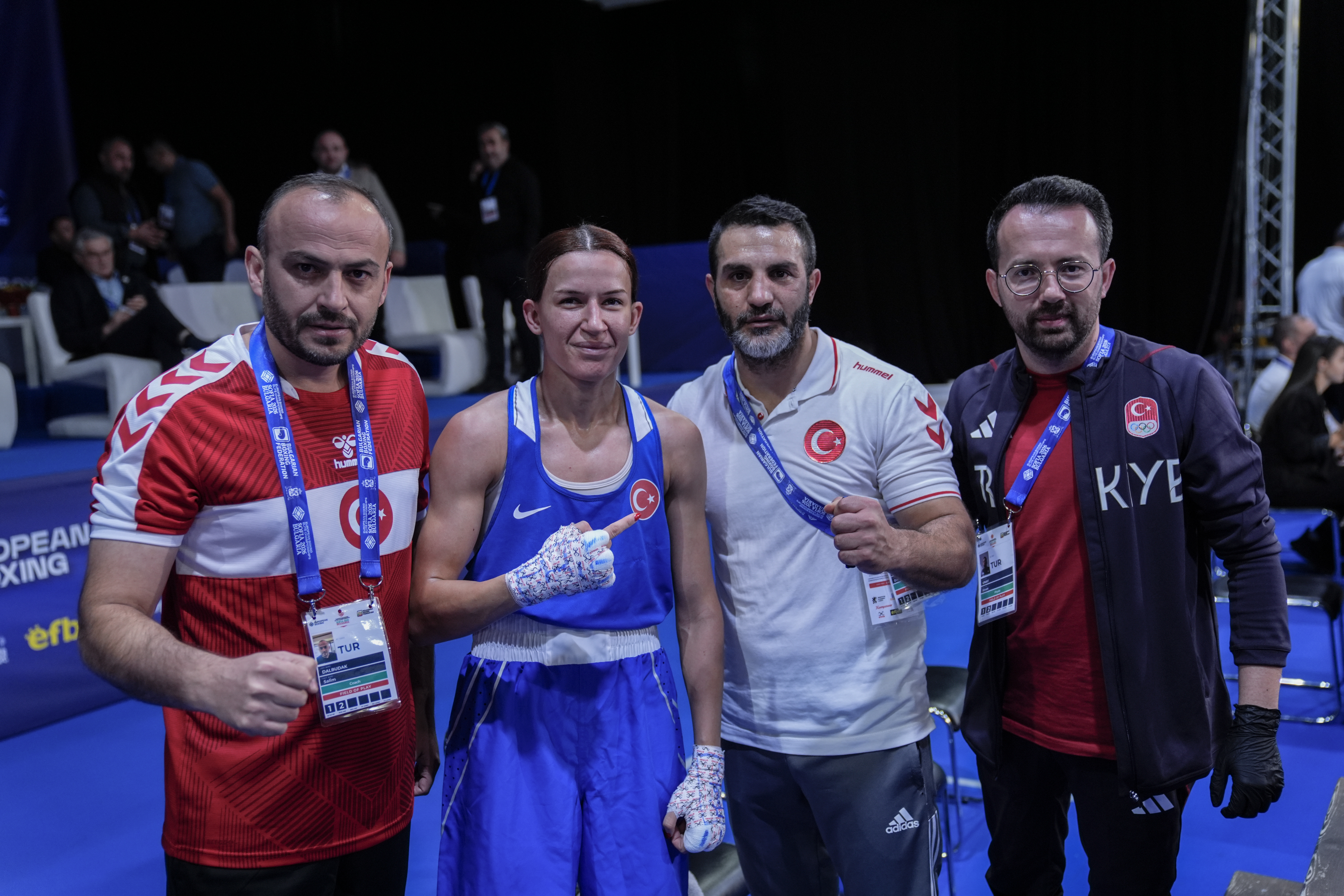 Hatice Akbaş 2026 Avrupa Boks Şampiyonası'nda Ruby White ile karşılaştı