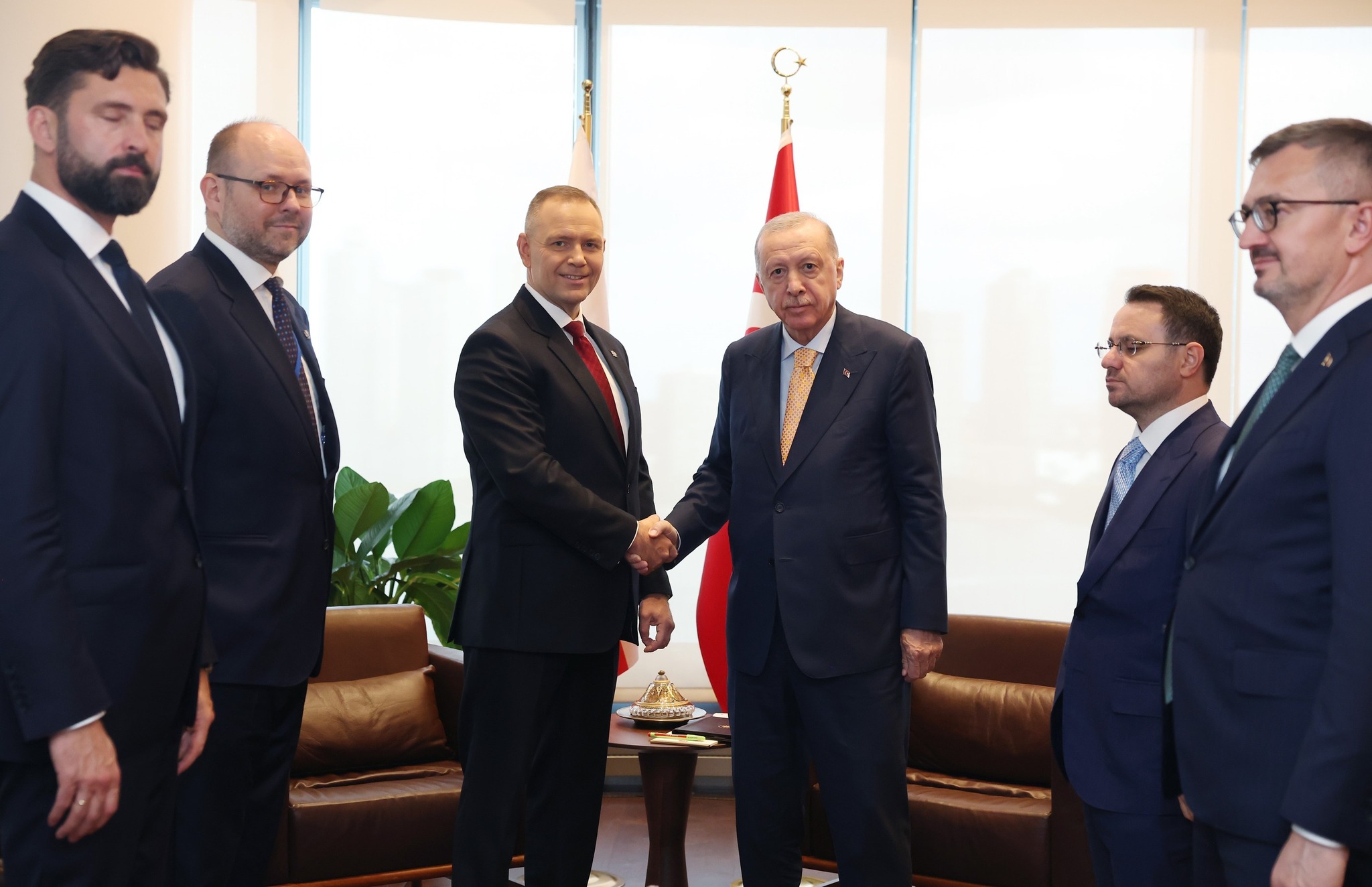 Önce tabanca, şimdi kılıç! İki lider arasında sıra dışı hediyeleşme