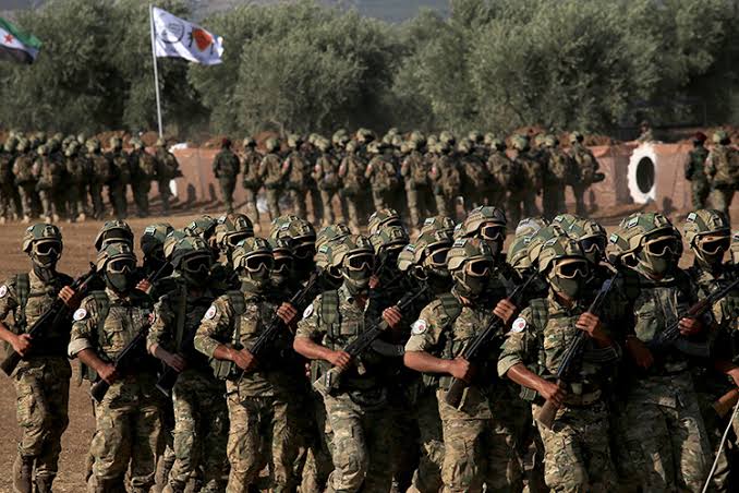 Suriye ordusu yeniden kuruluyor: Türkiye’nin rolü genişliyor
