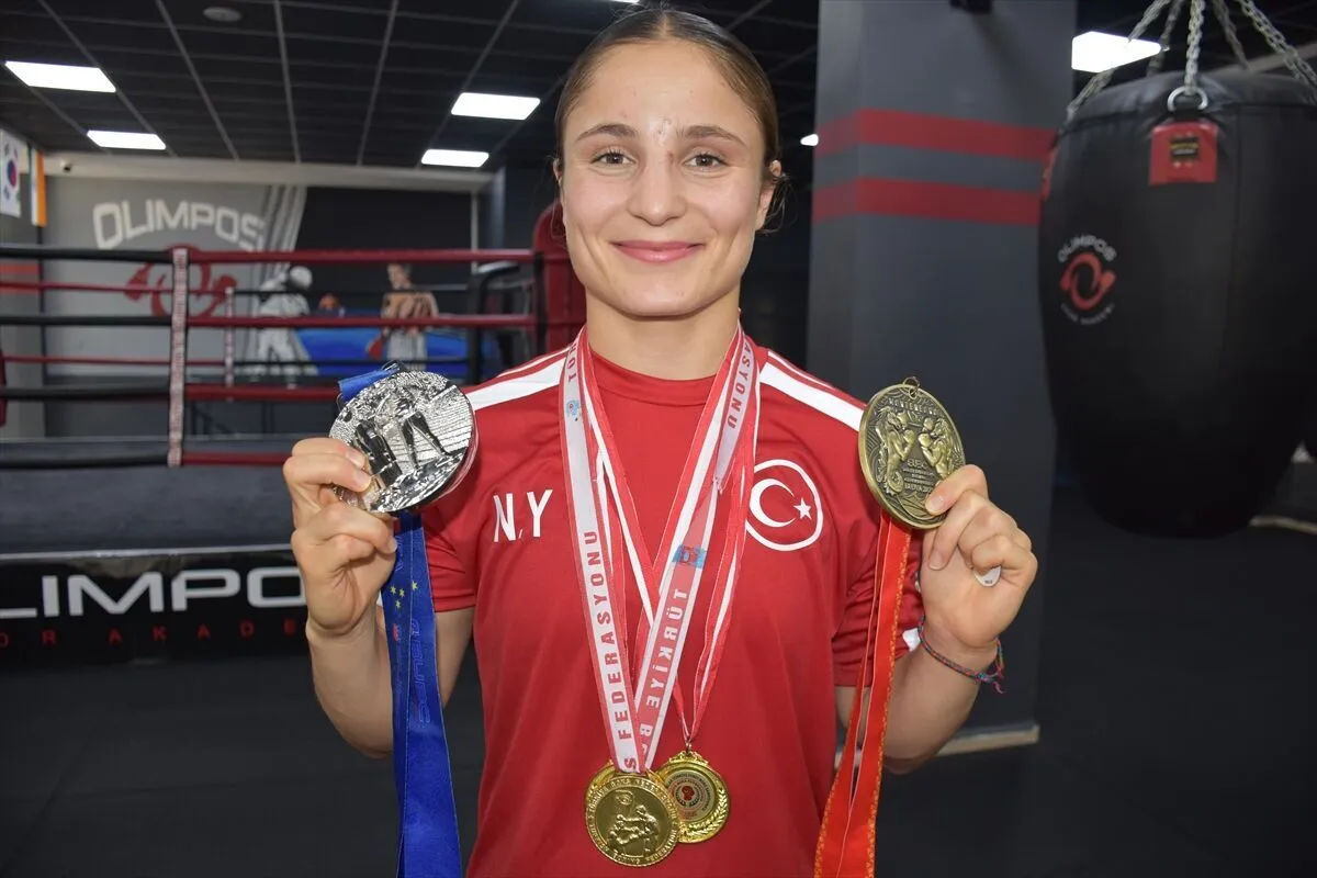 Milli boksör Nurselen Yalgettekin Avrupa Şampiyonası'nda bronz madalya kazandı