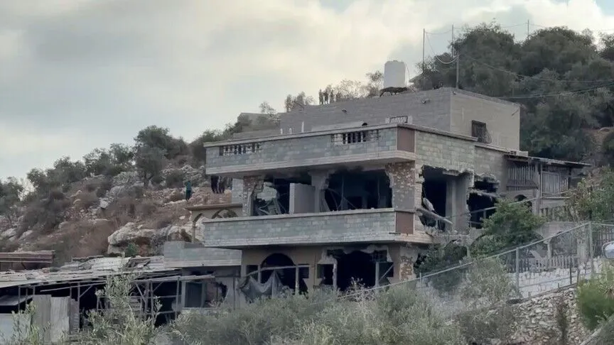 Batı Şeria'da Filistinli esirin evi patlayıcılarla yıkıldı