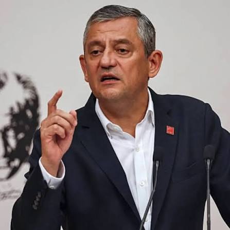 Özgür Özel 10 Ekim Barış Derneği heyetiyle görüştü