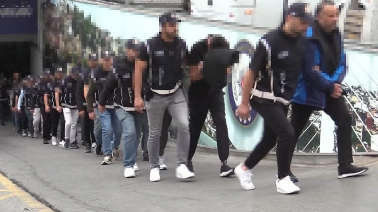 Sahte vatandaşlık soruşturmasında 26 şüpheli tutuklandı