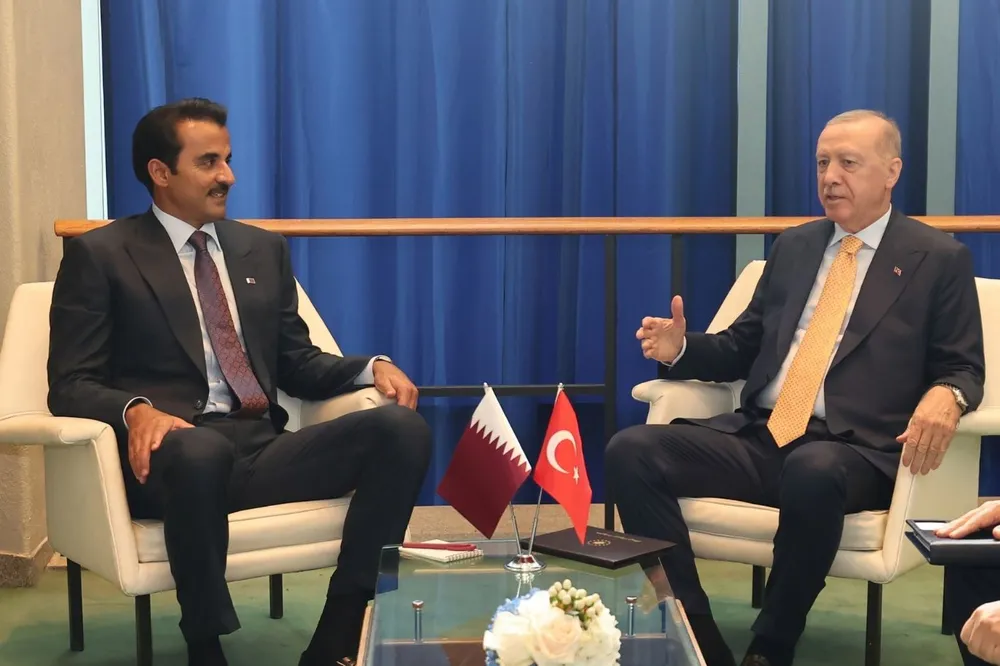 Katar’dan Netanyahu’ya “boş salon” göndermesi