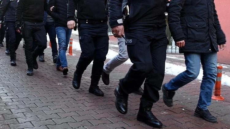 Usulsüz vatandaşlık soruşturmasında 33 şüpheli tutuklandı