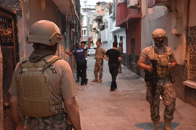 DEAŞ’a 28 ilde operasyon: 83 şüpheli yakalandı