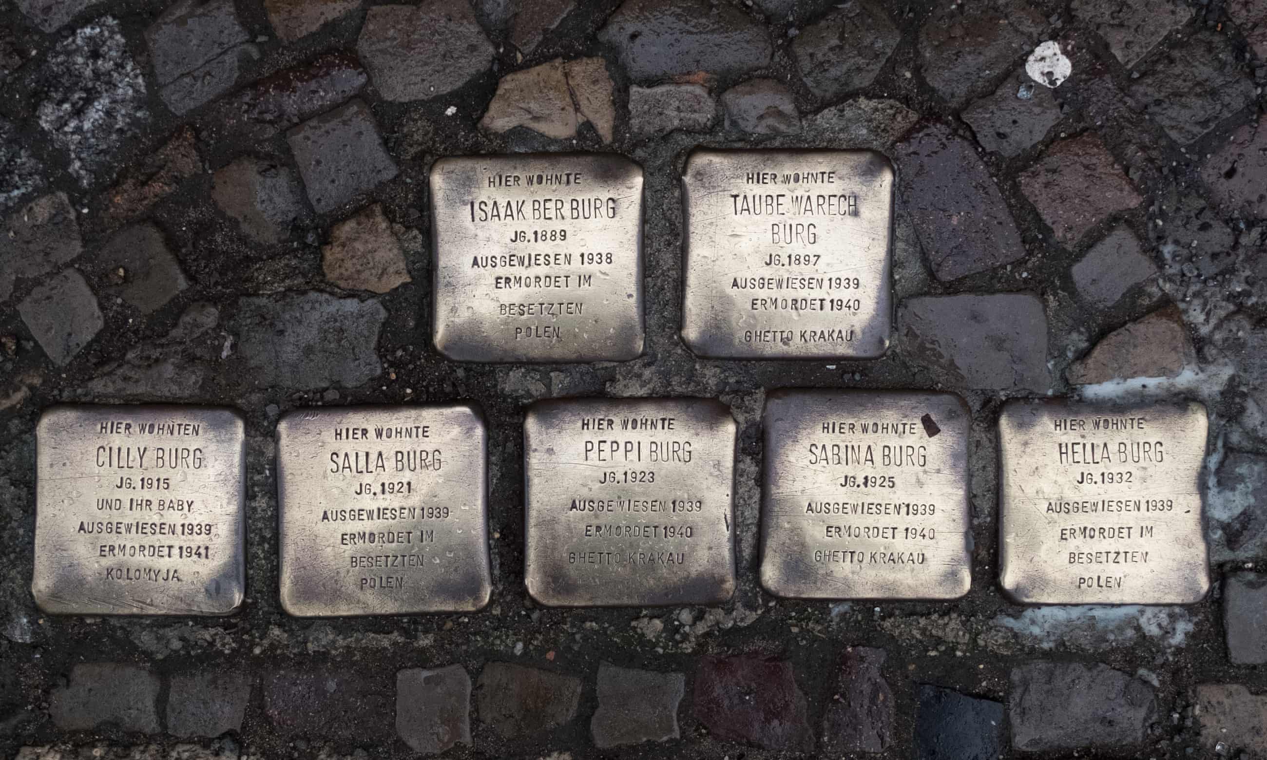 Nazi kurbanlarının isimleri artık kaldırımlara eklenmeyecek