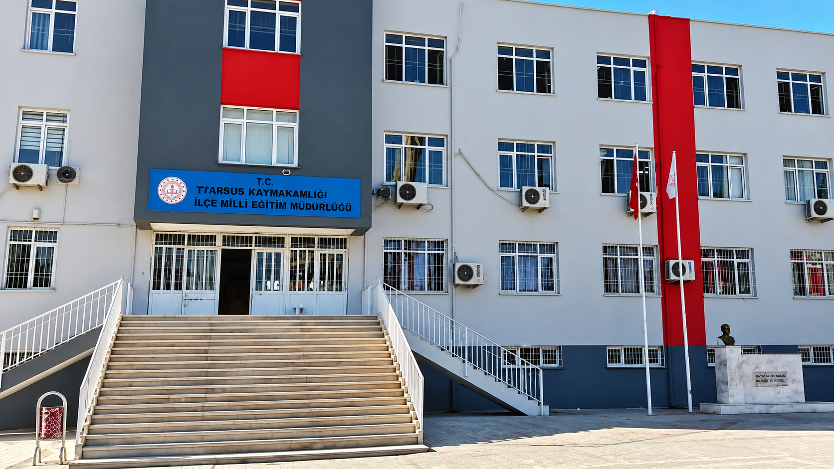 Mersin'de 1. sınıf öğrencisinin çantasından silah çıktı!