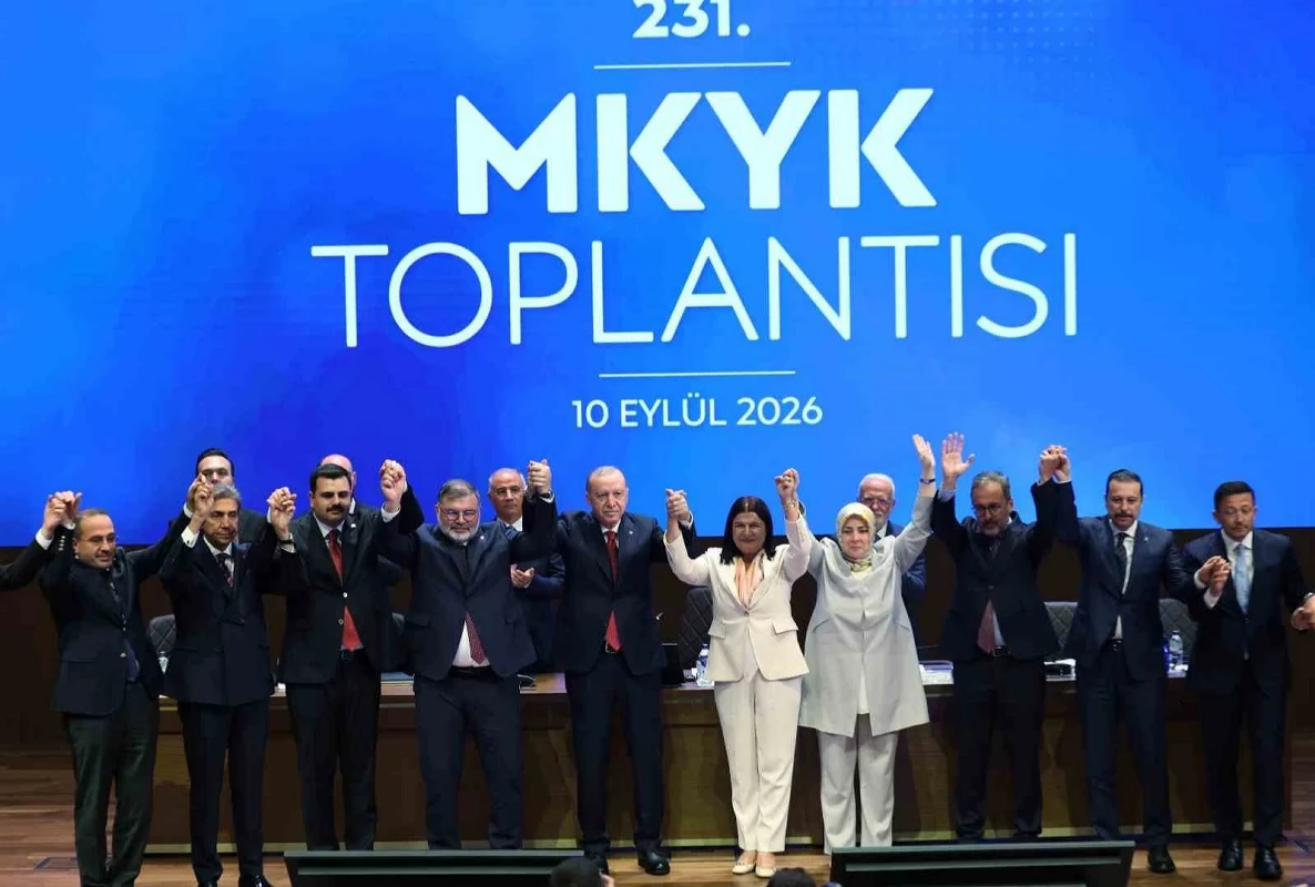 AK Parti Genel Sekreteri İnan'dan Foça Belediye Başkanı Fıçı'ya ziyaret