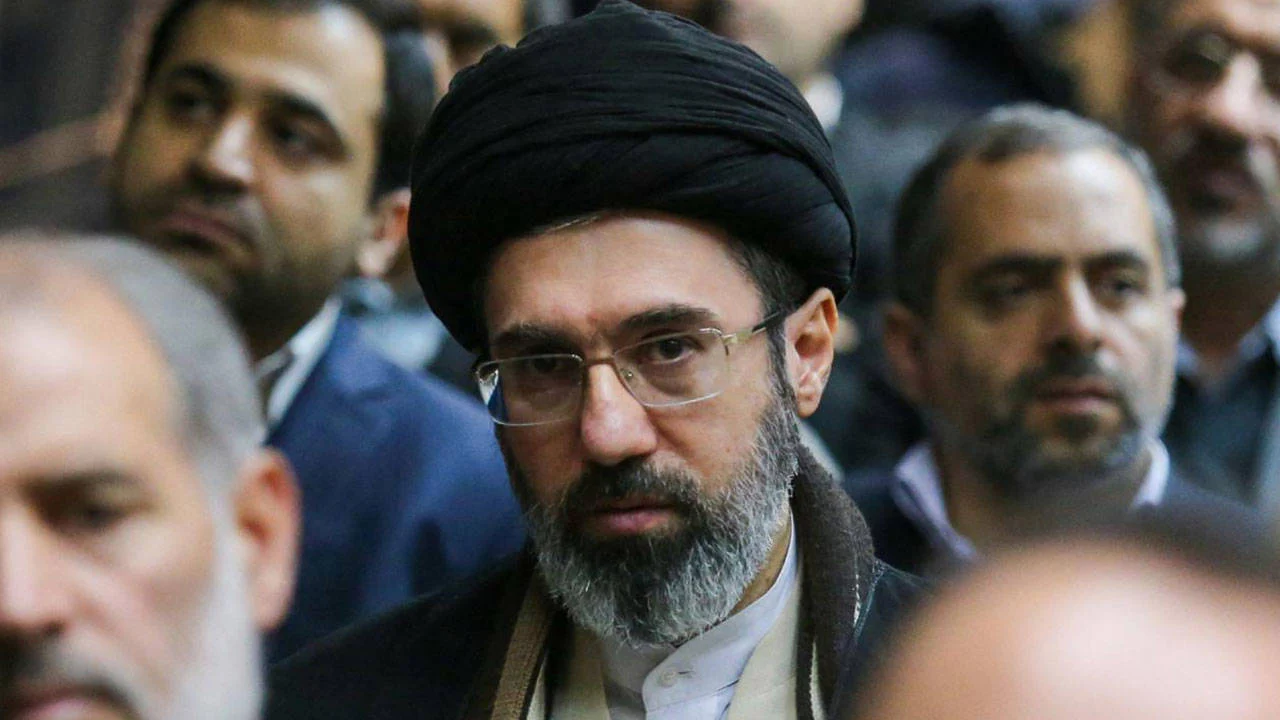 Mücteba Hamaney’le ilgili yeni iddia: Bombalanan hastanenin enkazından çıkarılmış