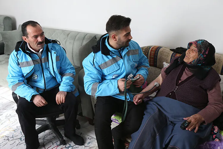Kars'ta sağlık ekiplerinden köylerde koruyucu sağlık hizmeti