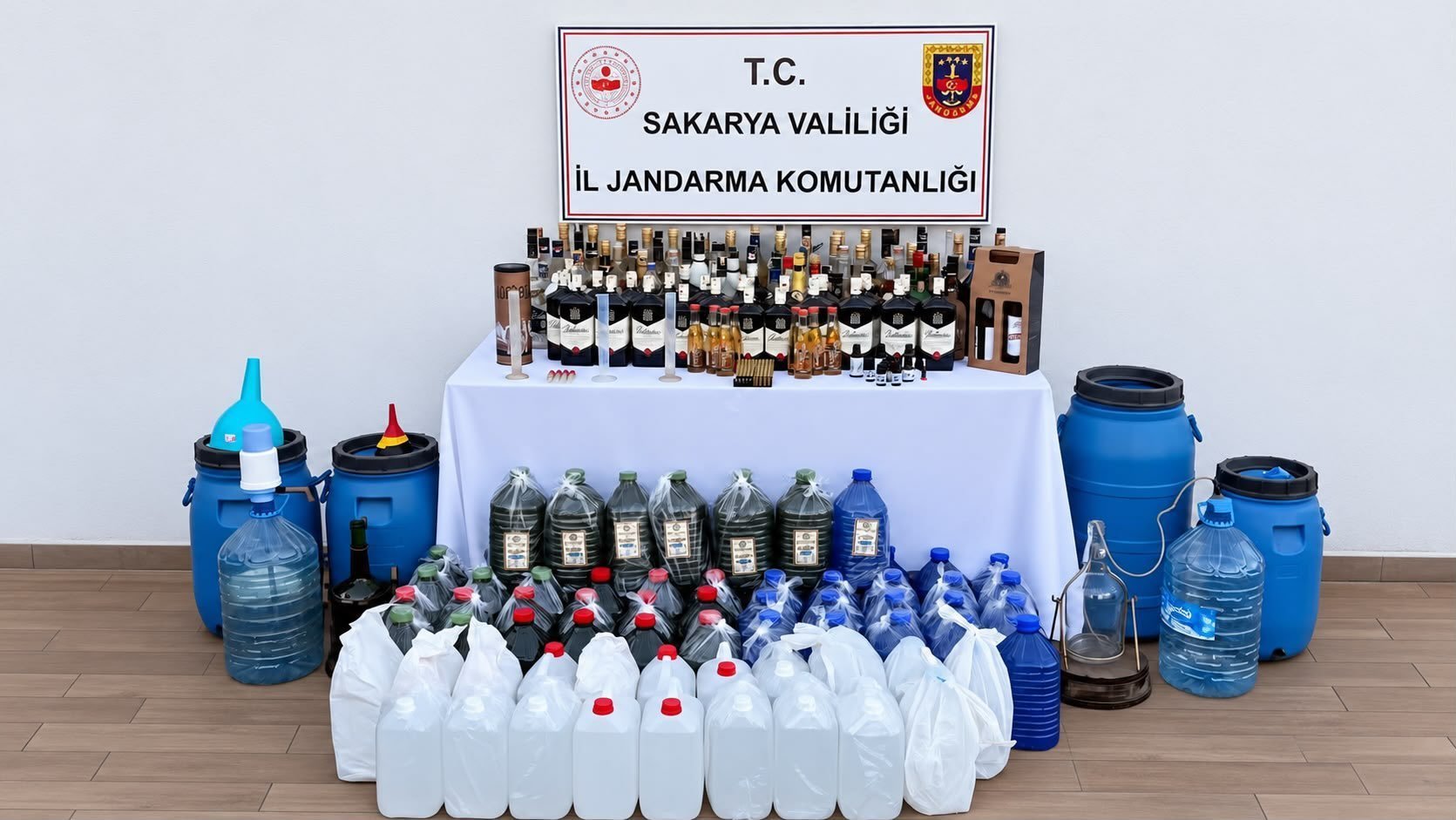 Sakarya’da sahte içki operasyonu: 400 litre etil alkol ele geçirildi