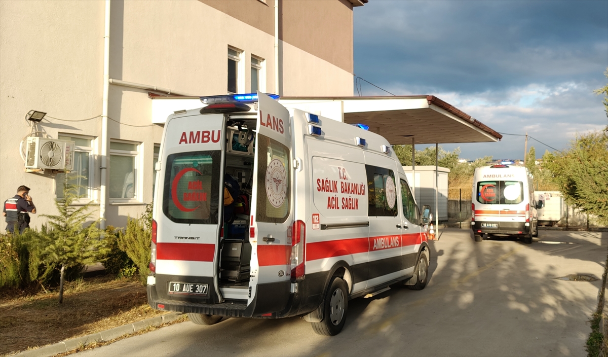 Balıkesir’de işçi servisi kaza yaptı: 13 kişi yaralandı