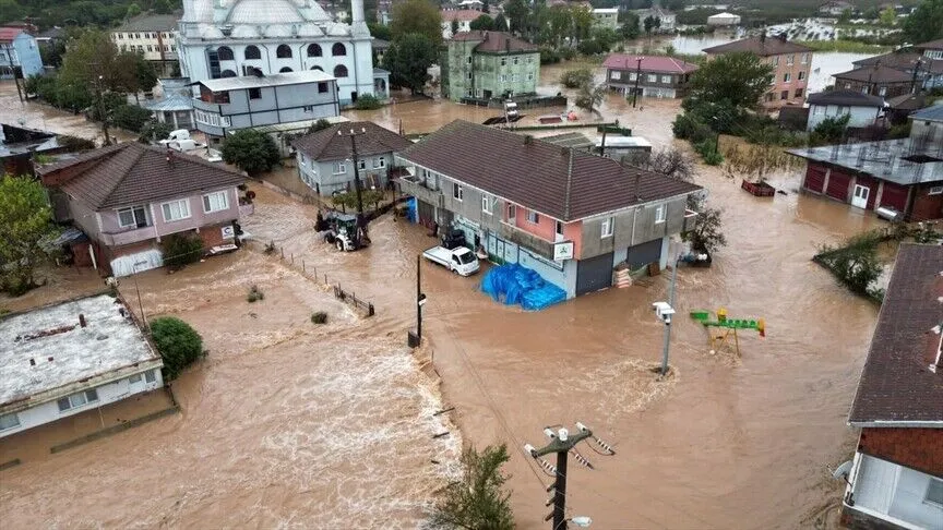 Sakarya’daki sel sonrası mahsur kalan 4 kişi kurtarıldı