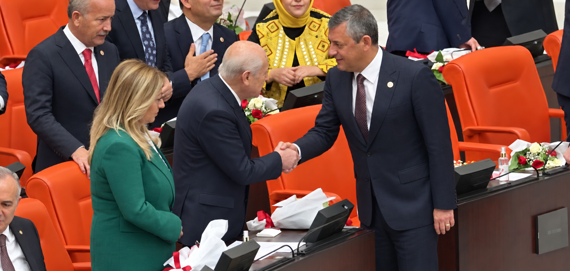 TBMM’de açılış öncesi selamlaşma: Bahçeli’nin tokalaştığı isimler kimler?