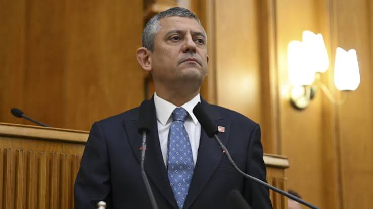 Özgür Özel'den Cemil Tugay açıklaması