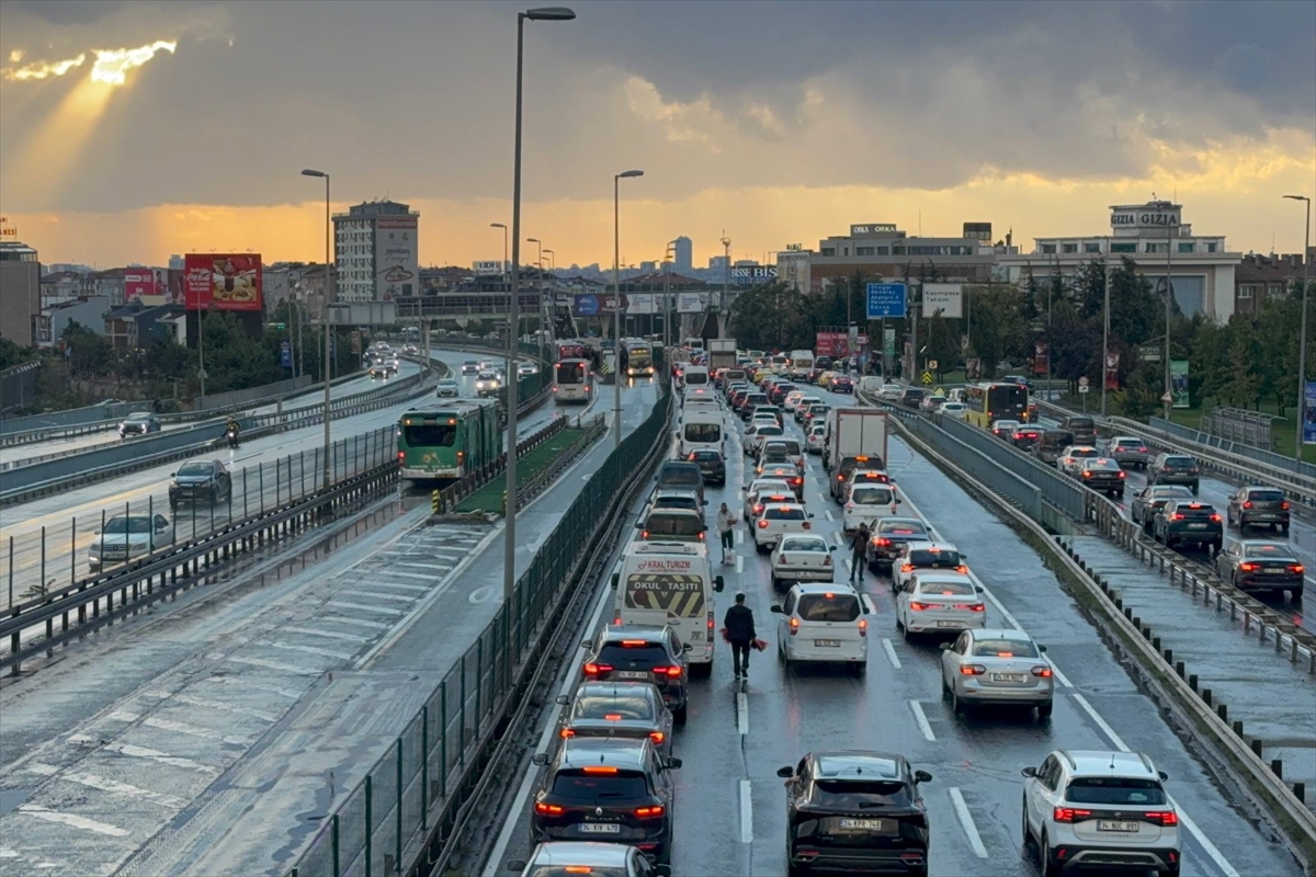 İstanbul’da akşam trafiği zirve yaptı