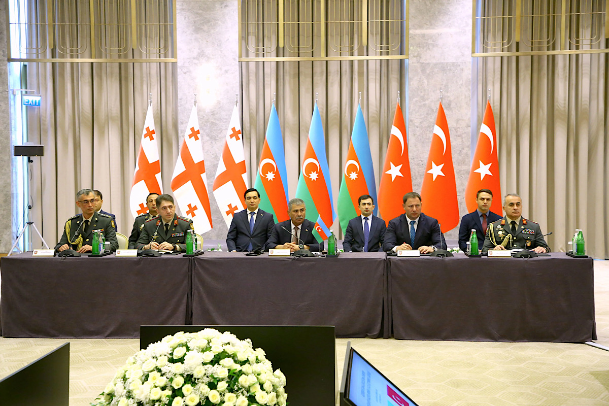 Türkiye-Azerbaycan-Gürcistan Savunma Bakanları Şuşa’da toplandı