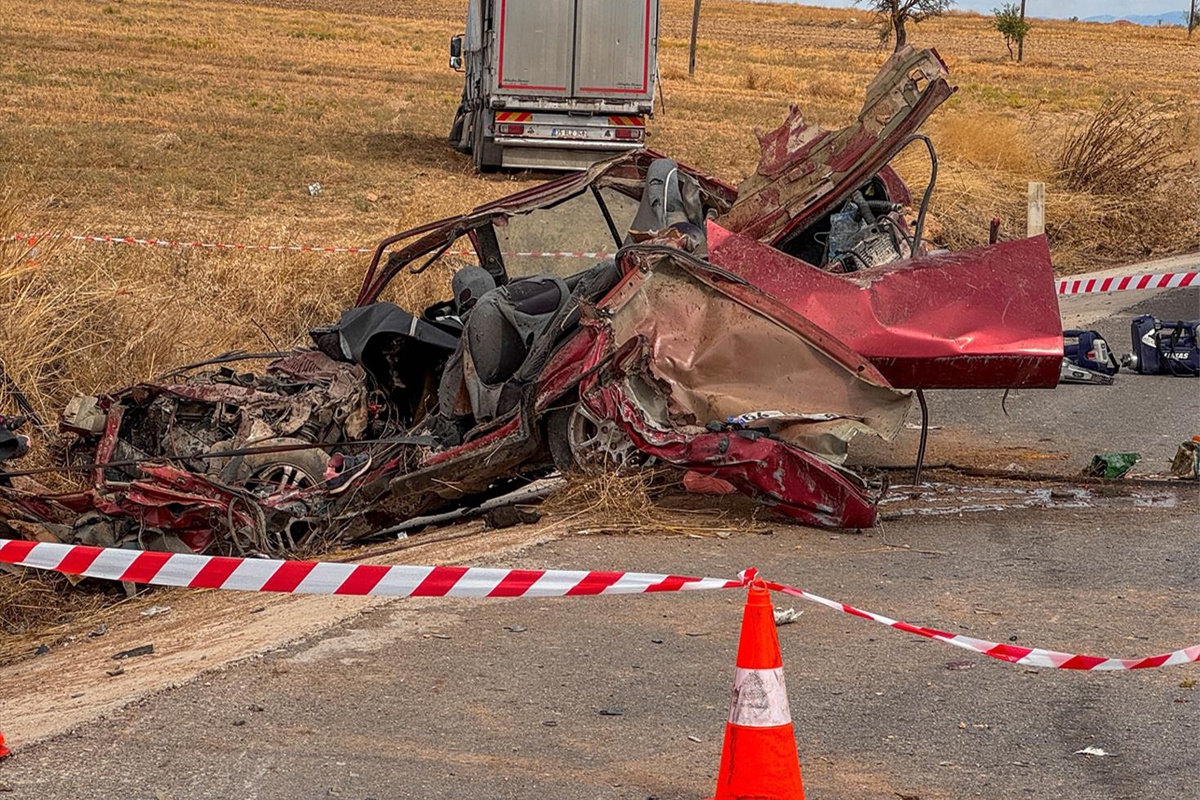Uşak’ta kazada aynı aileden 3 kişi hayatını kaybetti