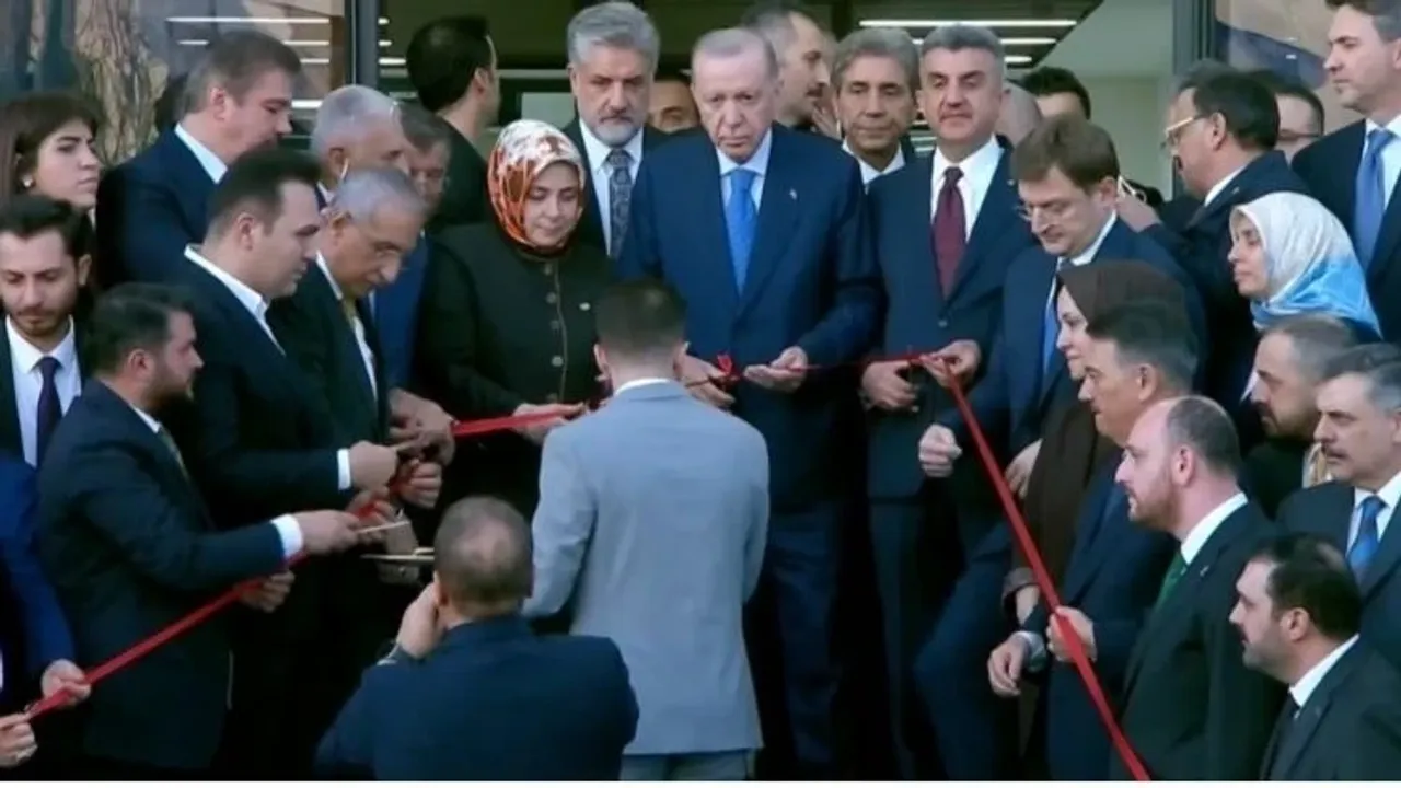 Erdoğan, AK Parti Şanlıurfa İl Başkanlığı’nın yeni binasını açtı