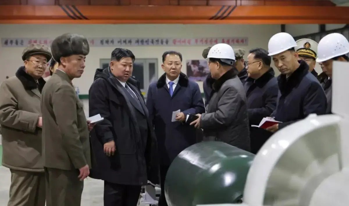Kim Jong-un hipersonik füze denemesini denetledi