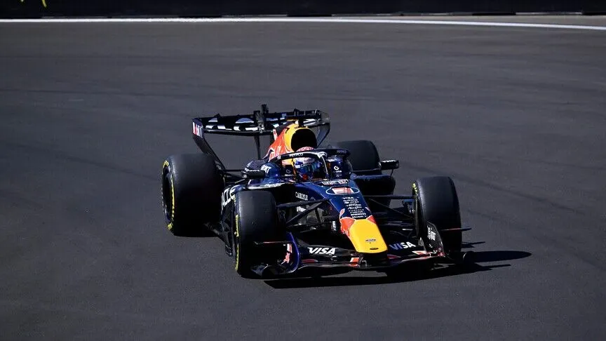 Max Verstappen, Bahreyn Grand Prix’sinde sezonun ilk galibiyetini aldı