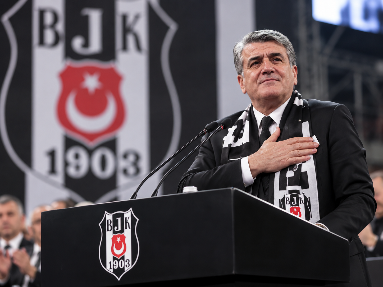 Beşiktaş'ta Serdal Adalı yeniden başkan seçildi