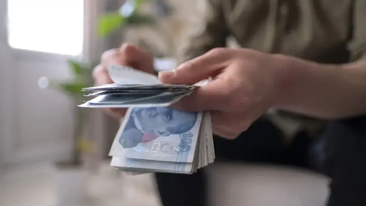 1,2 milyon kişiyi ilgilendiriyor! Yaşlı ve engelli aylıkları hesaplara yatıyor