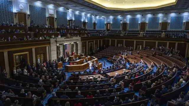 ABD'de ara seçim yarışı: Demokratlar Mecliste önde